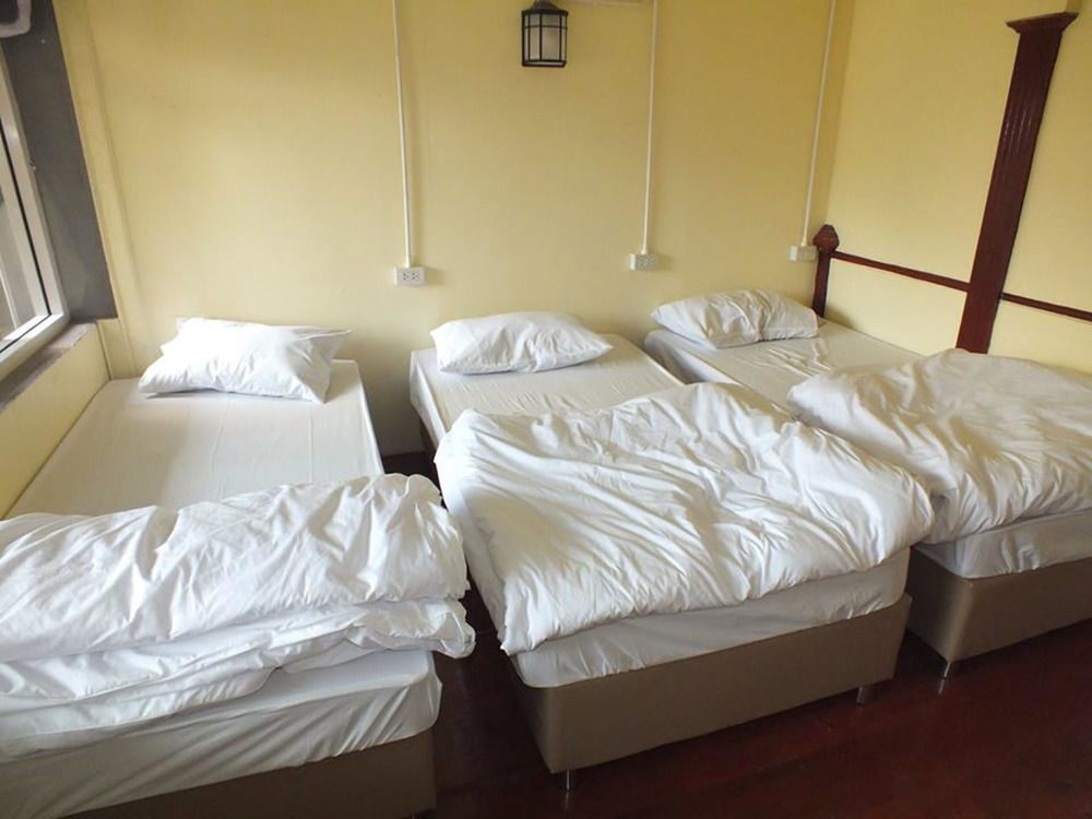 Cassette Hostel Chiang Mai Exteriör bild