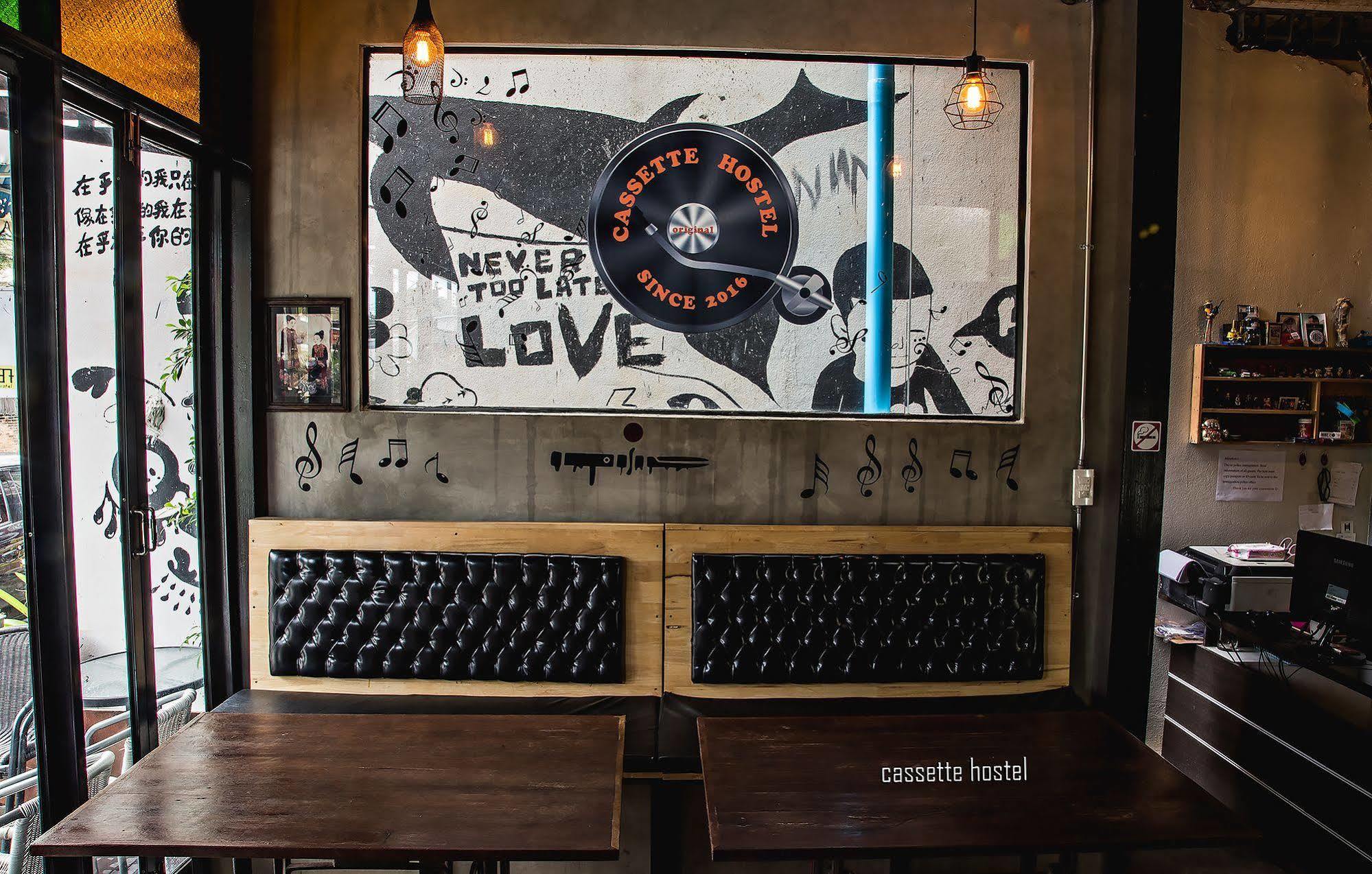 Cassette Hostel Chiang Mai Exteriör bild