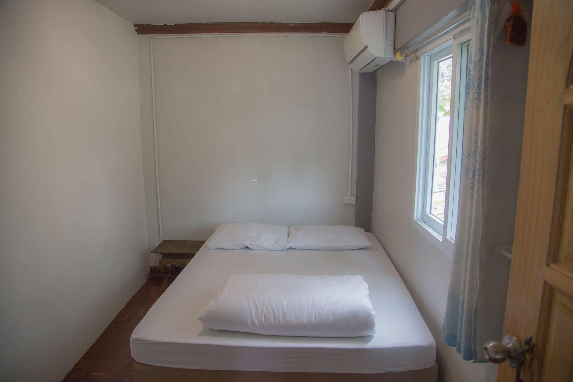 Cassette Hostel Chiang Mai Exteriör bild