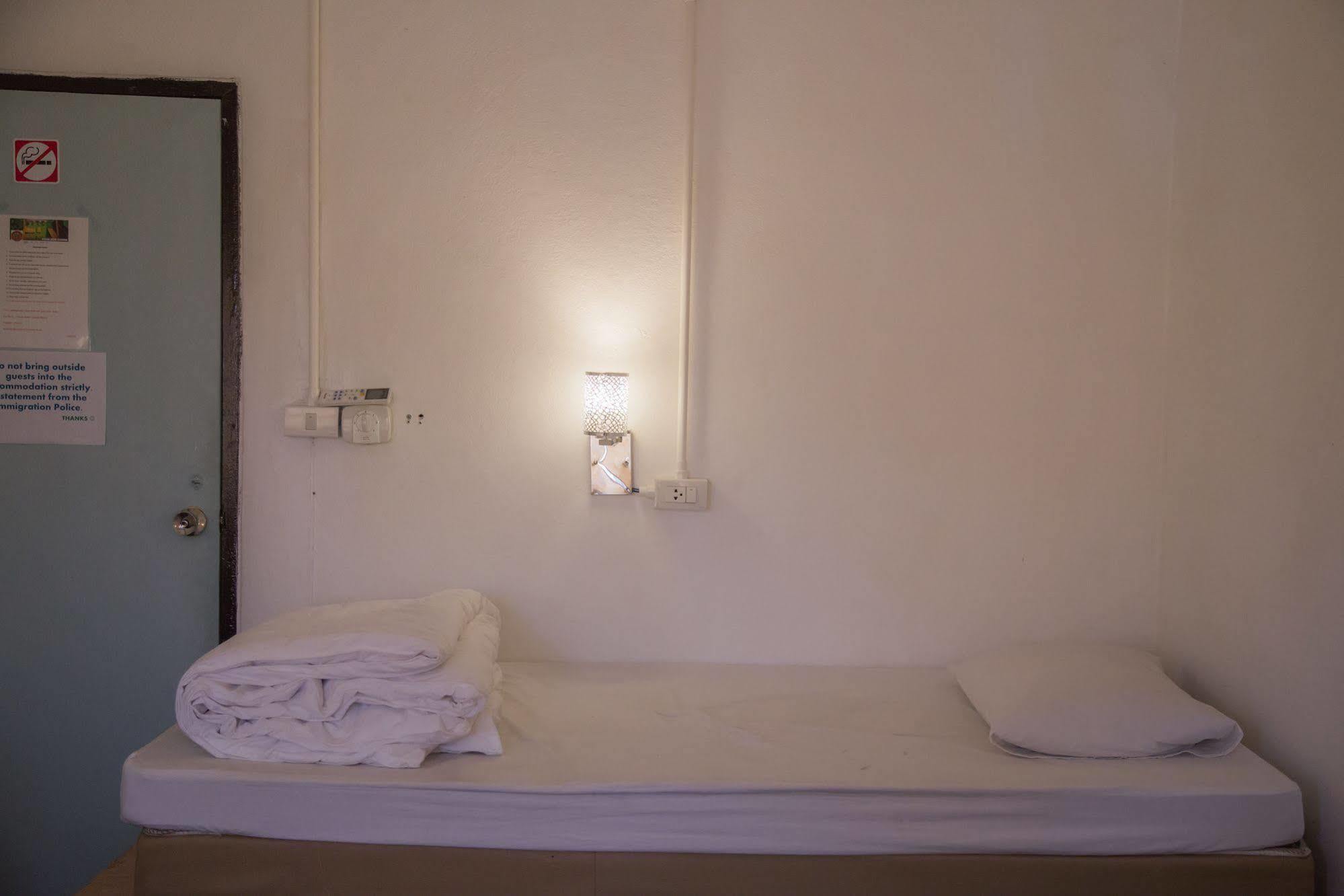 Cassette Hostel Chiang Mai Exteriör bild